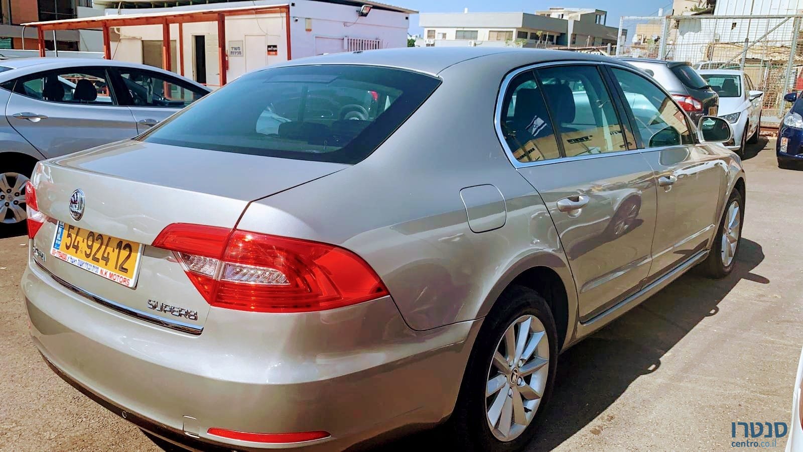 2013' Skoda Superb photo #2