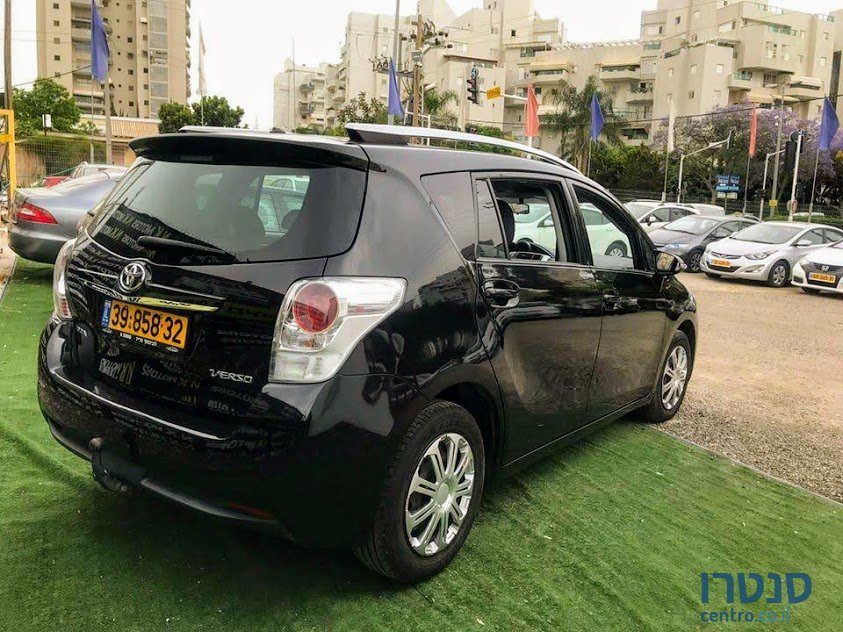 2015' Toyota Verso photo #2