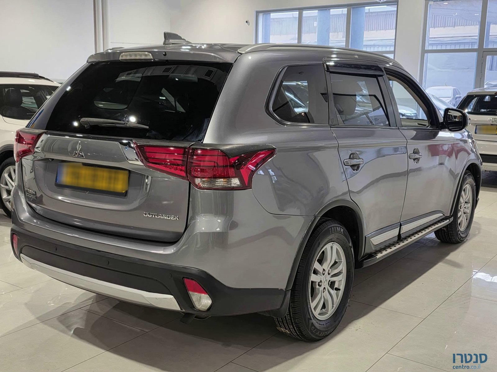 2017' Mitsubishi Outlander photo #3