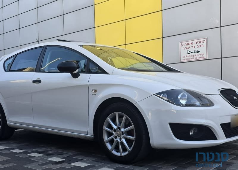 2011' SEAT Leon photo #2