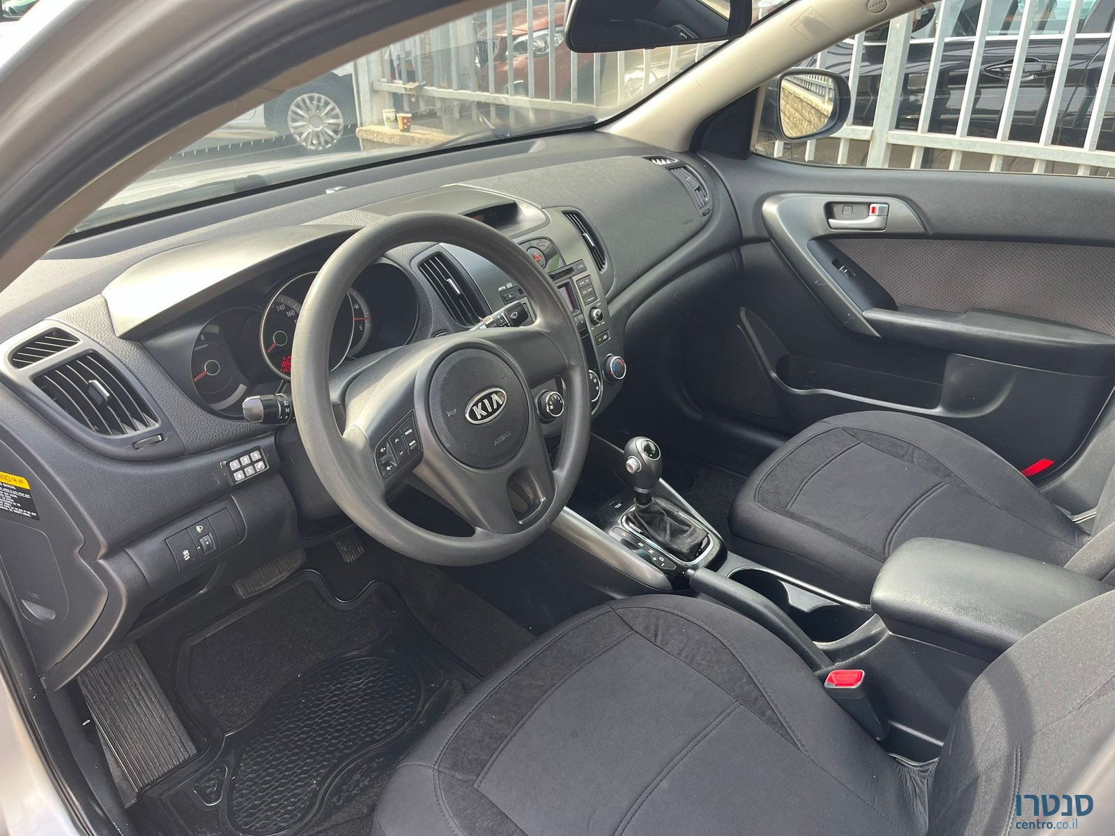 2012' Kia Forte photo #2