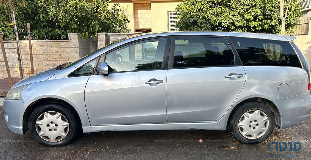 2011' Mitsubishi Grandis מיצובישי גרנדיס photo #3