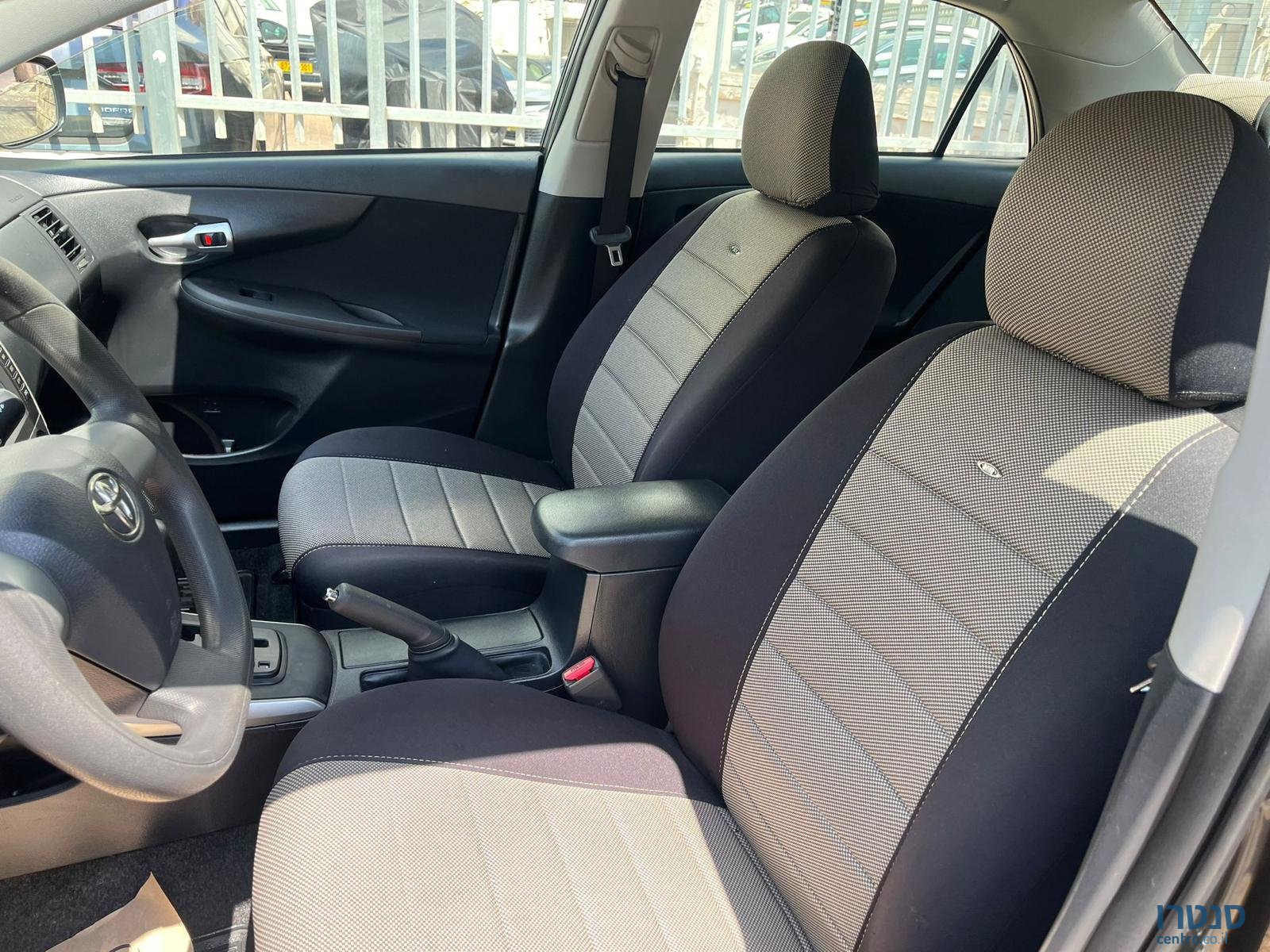 2012' Toyota Corolla photo #5