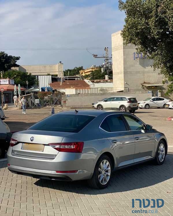 2017' Skoda Superb סקודה סופרב photo #4