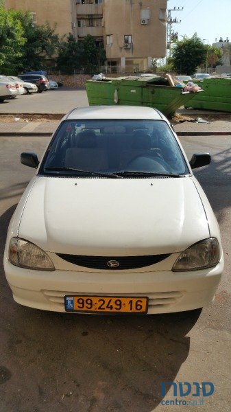 1999' Daihatsu Charade photo #2