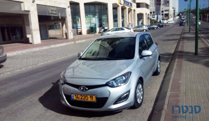 2013' Hyundai i20 photo #2