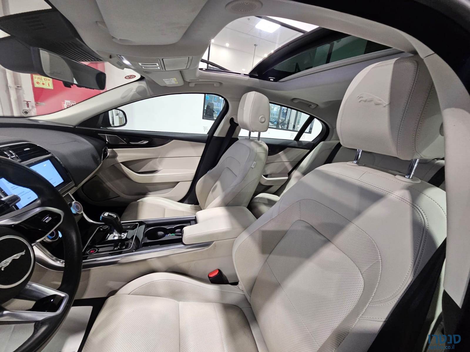 2021' Jaguar XE photo #6