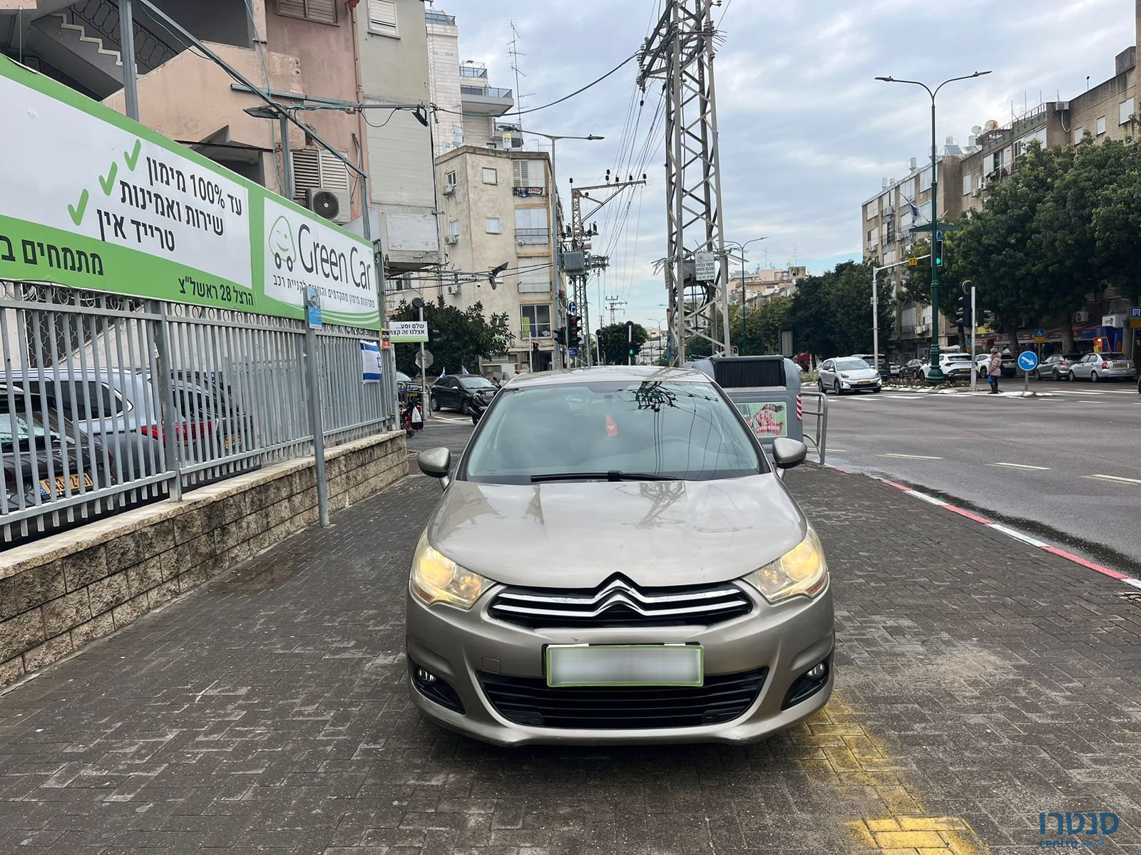 2011' Citroen C4 photo #3