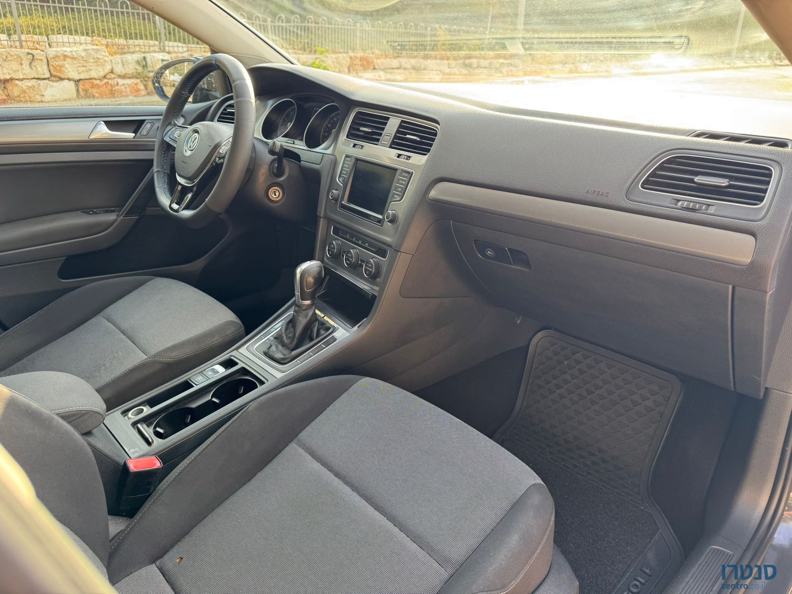 2015' Volkswagen Golf photo #7