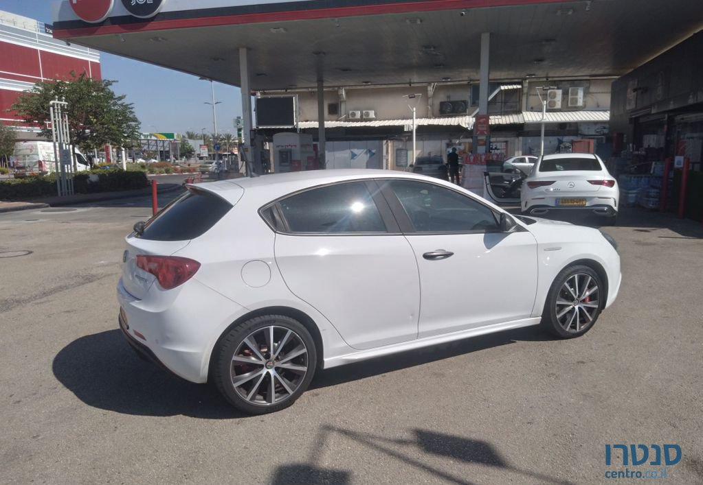2017' Alfa Romeo Giulietta אלפא רומיאו ג'ולייטה photo #2