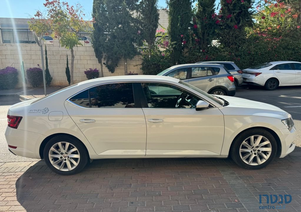 2019' Skoda Superb סקודה סופרב photo #4