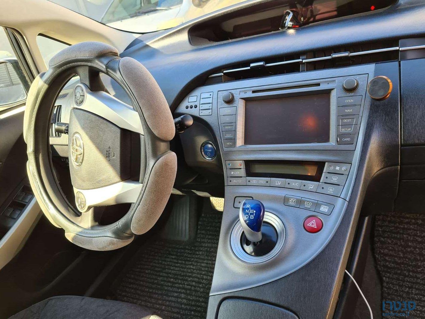 2012' Toyota Prius טויוטה פריוס photo #2