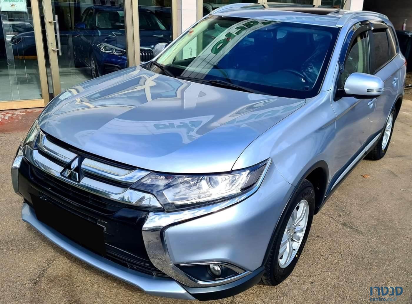 2016' Mitsubishi Outlander photo #2