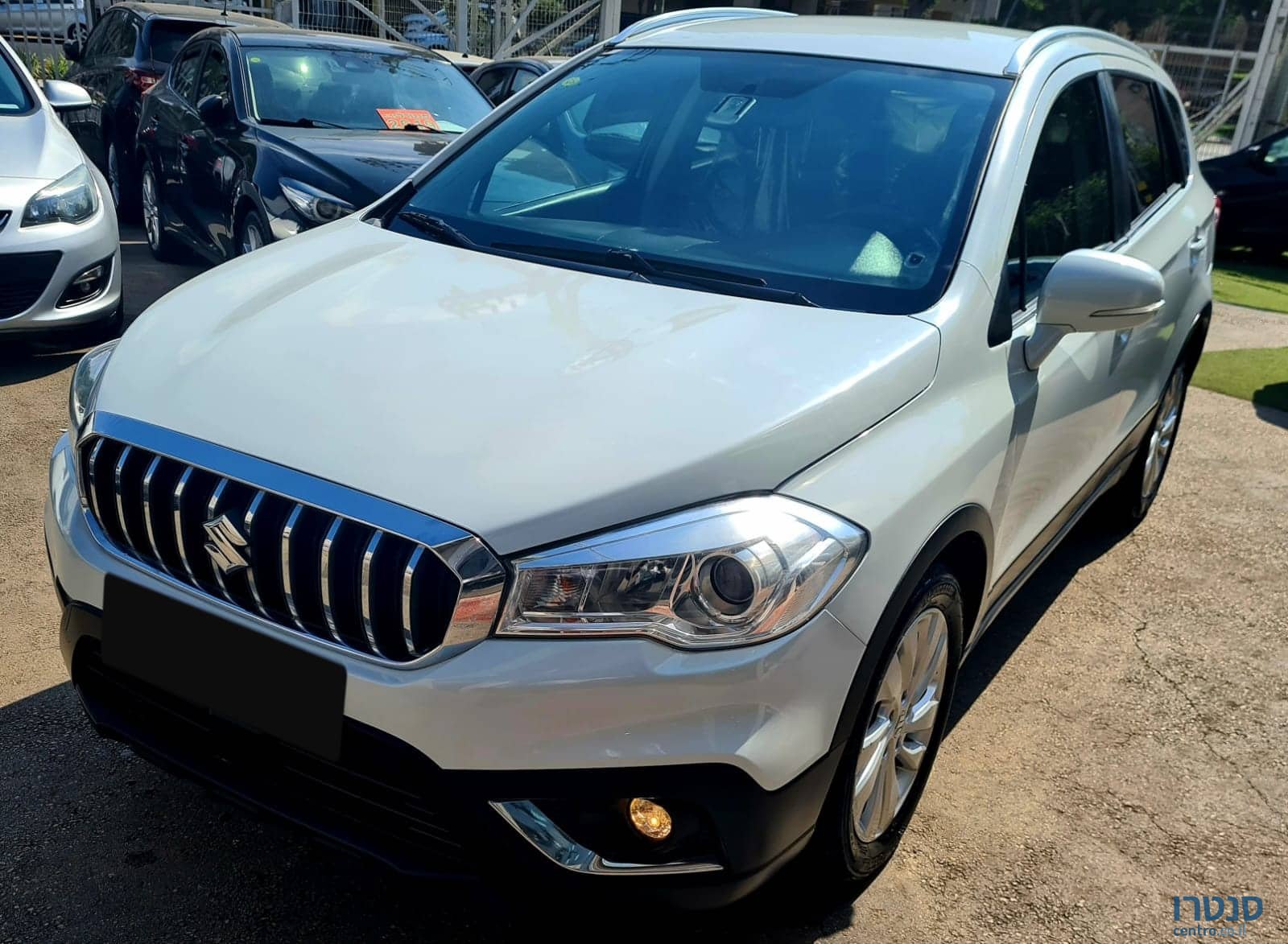 2019' Suzuki SX4 photo #1