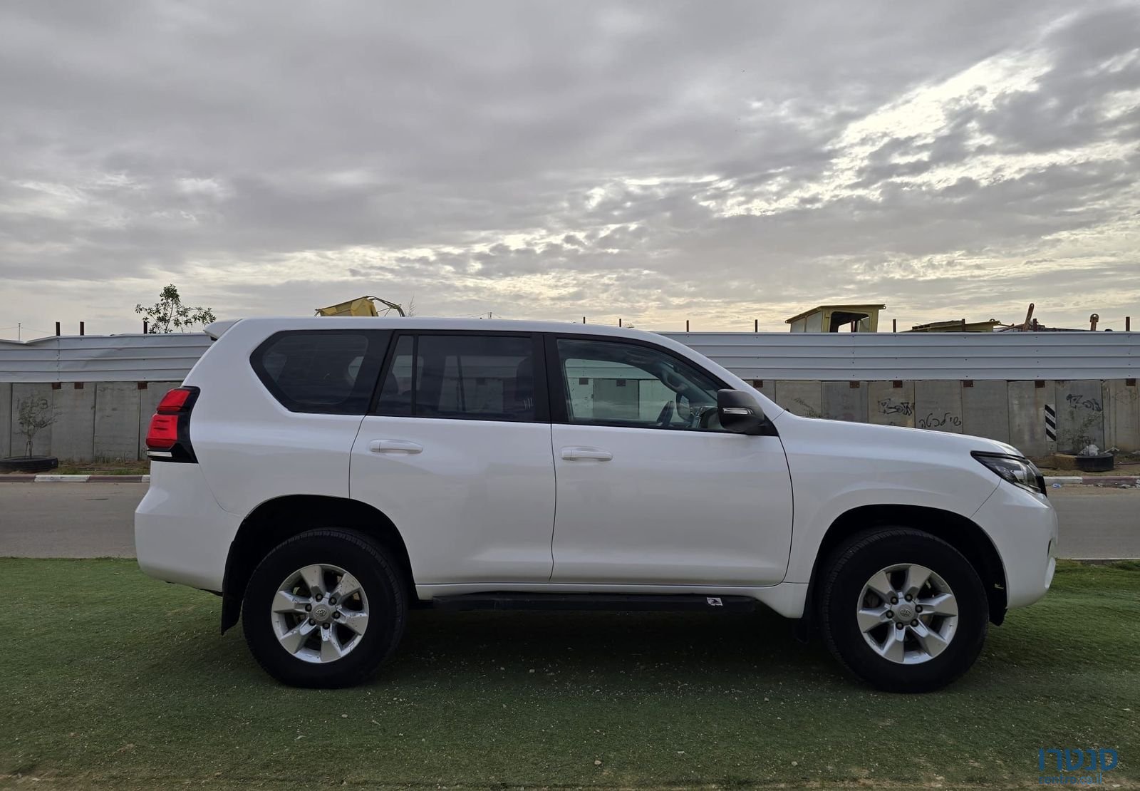 2012' Toyota Land Cruiser טויוטה לנד קרוזר photo #4