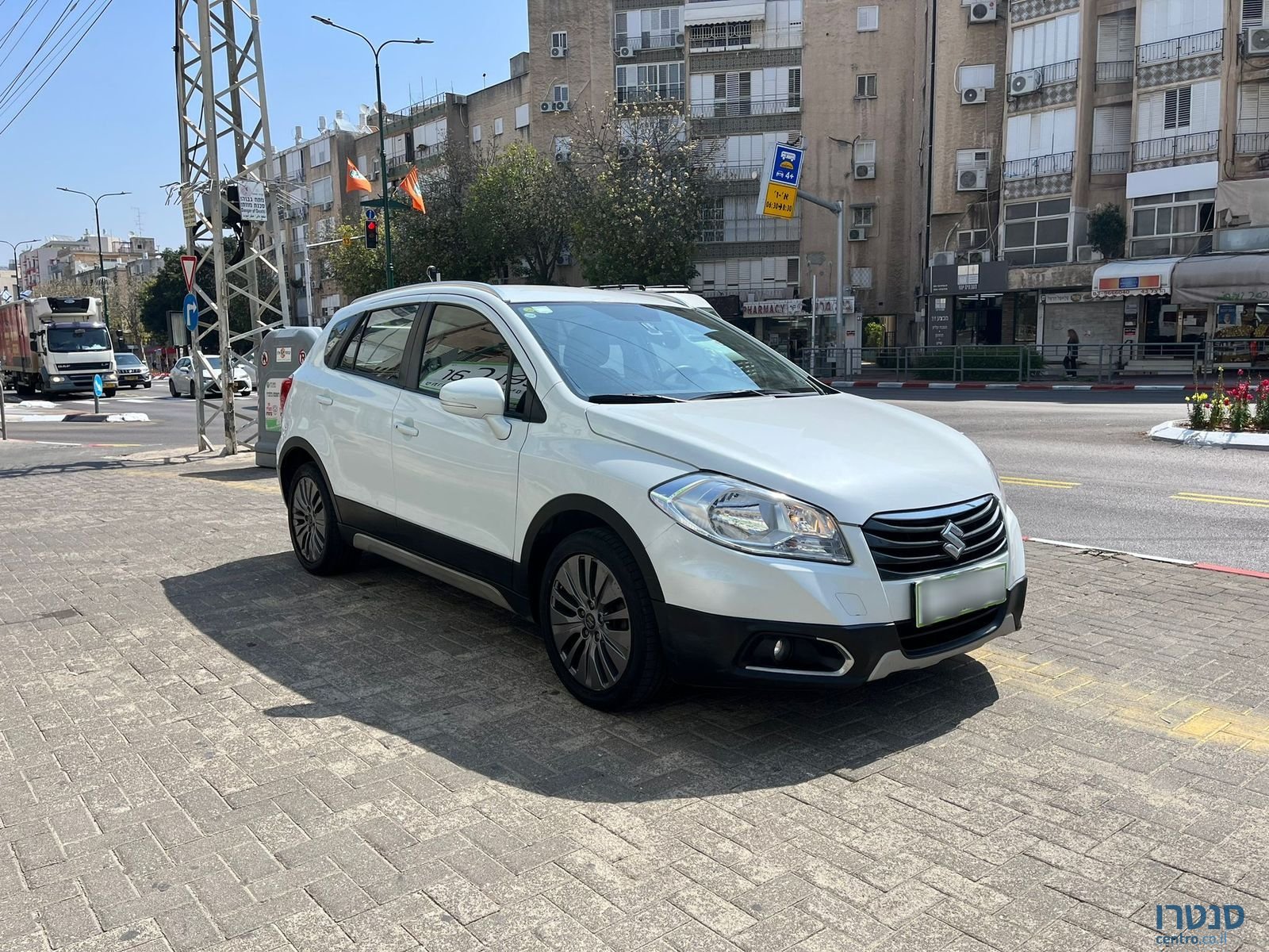 2015' Suzuki SX4 photo #5