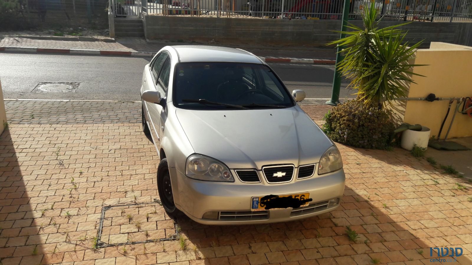 2004' Chevrolet Optra photo #3