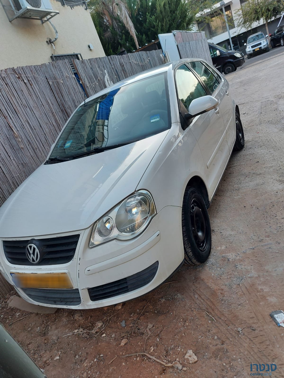 2008' Volkswagen Polo photo #1