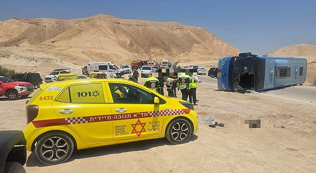 В Иудейских горах перевернулся автобус, восемь пострадавших
