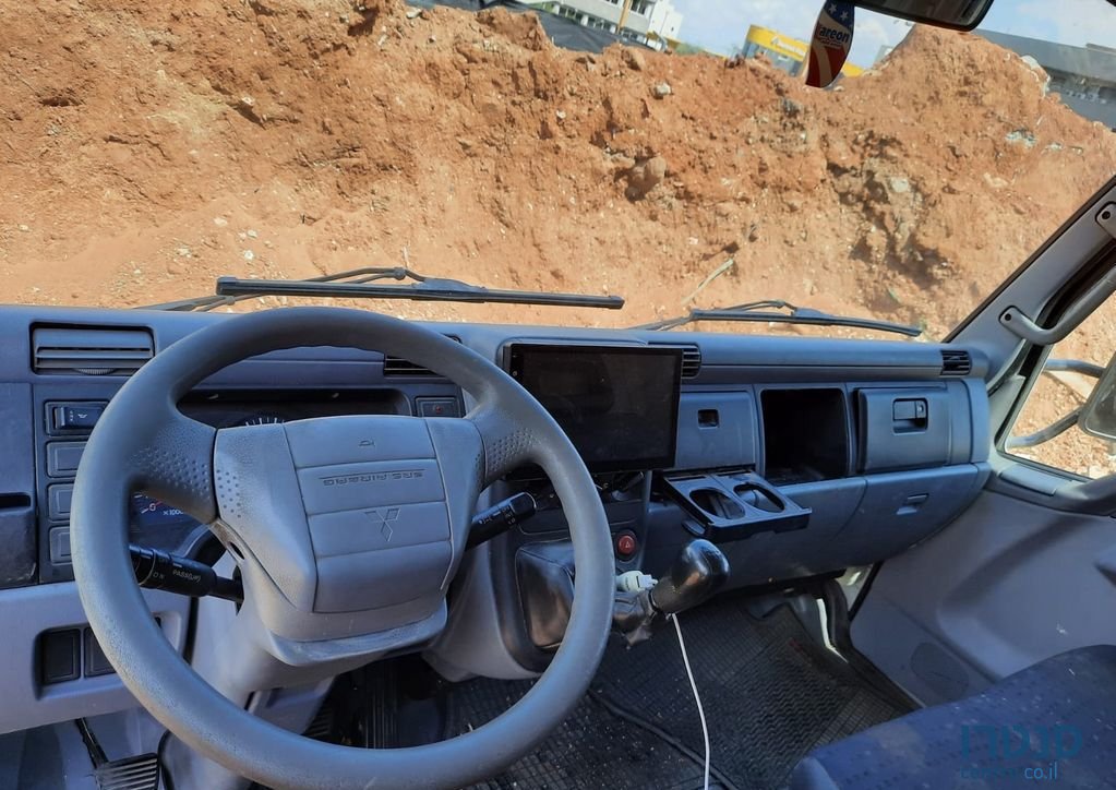 2009' Mitsubishi Canter מיצובישי קאנטר photo #2