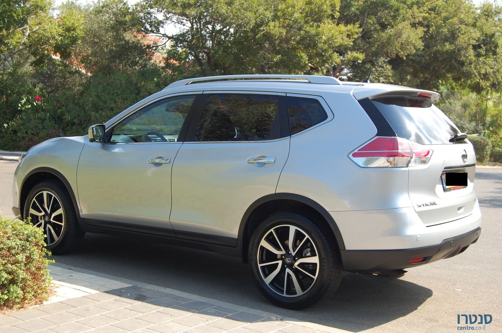 2016' Nissan X-Trail Tekna photo #2