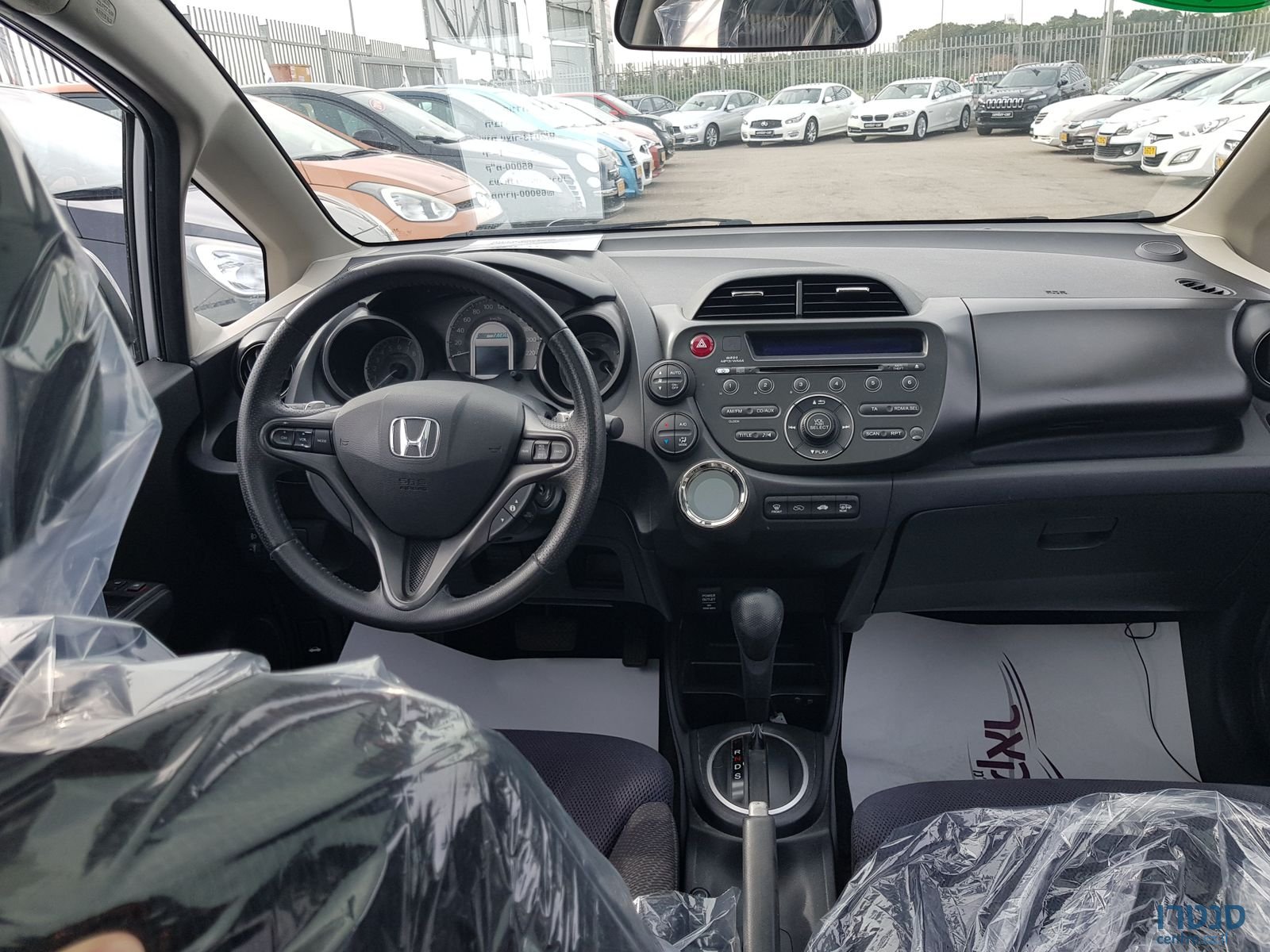 2013' Honda Jazz Hybrid photo #3