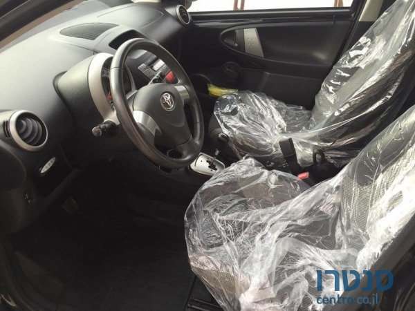 2012' Toyota Aygo photo #4