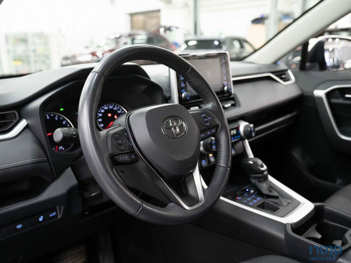 2020' Toyota RAV4 photo #6