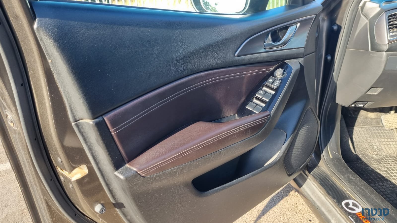 2012' Toyota Avensis photo #6