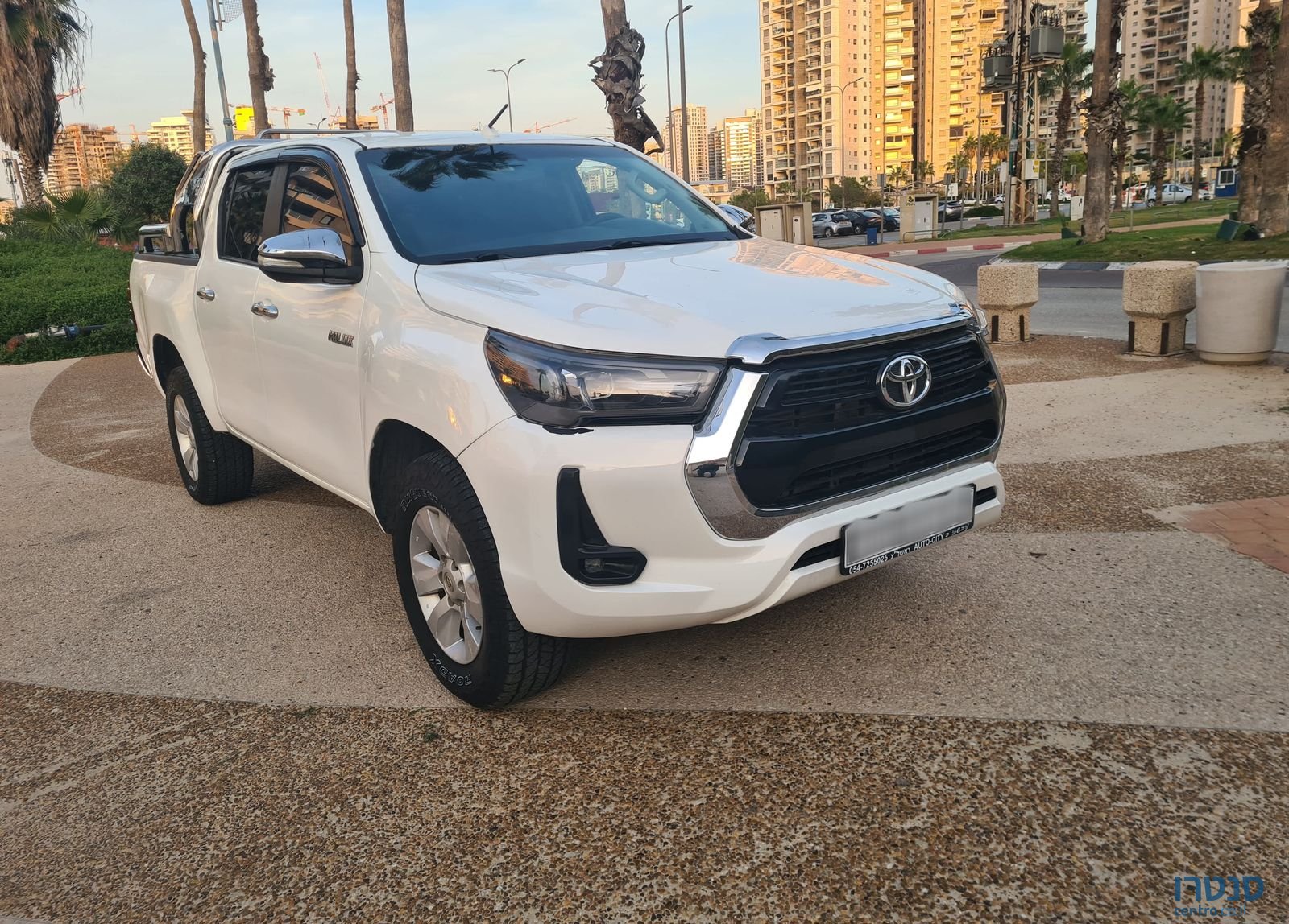 2017' Toyota Hilux טויוטה היילקס photo #4