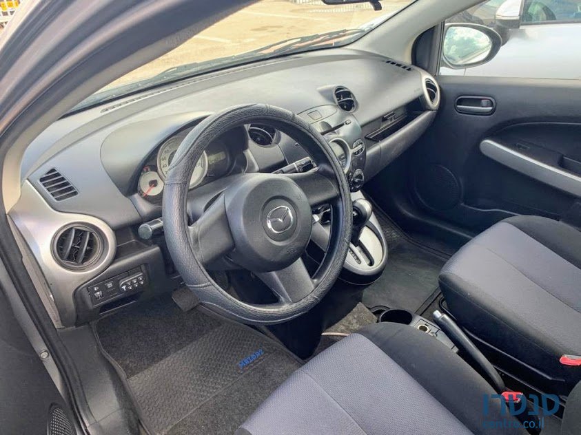 2010' Mazda 2 photo #5