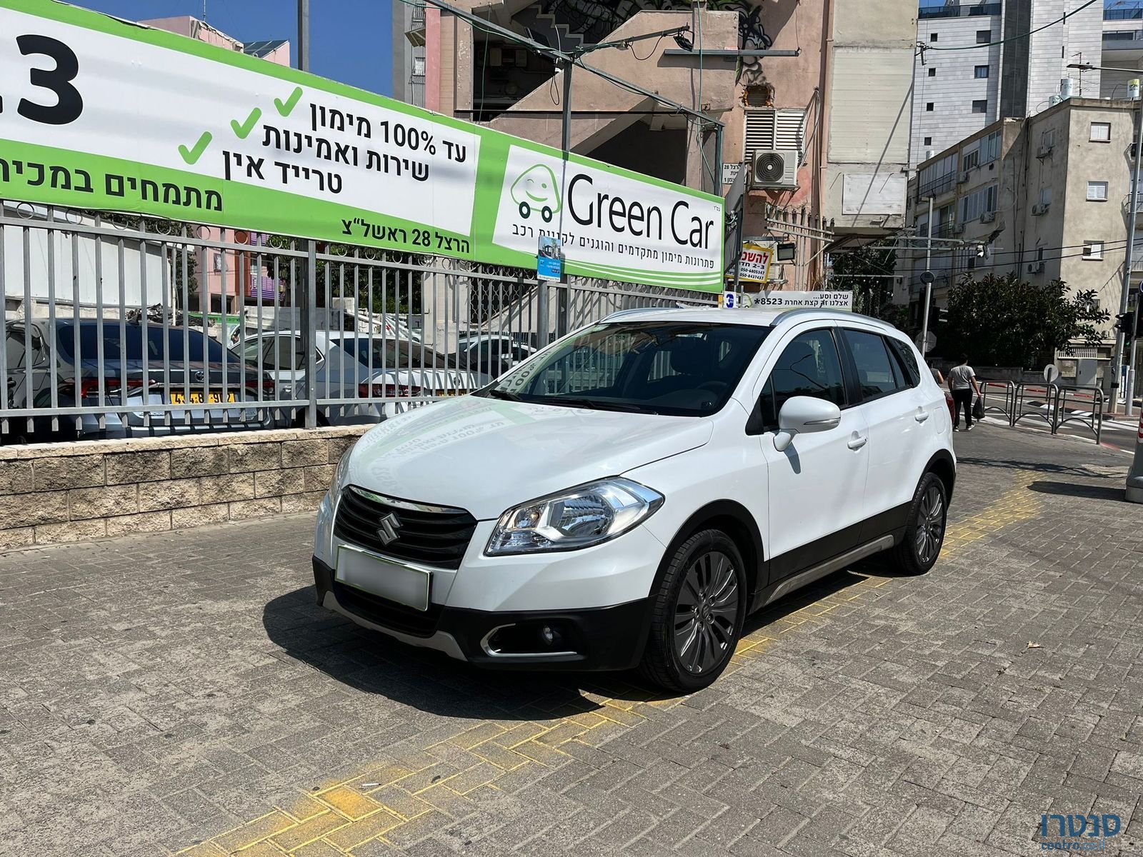 2015' Suzuki SX4 photo #2