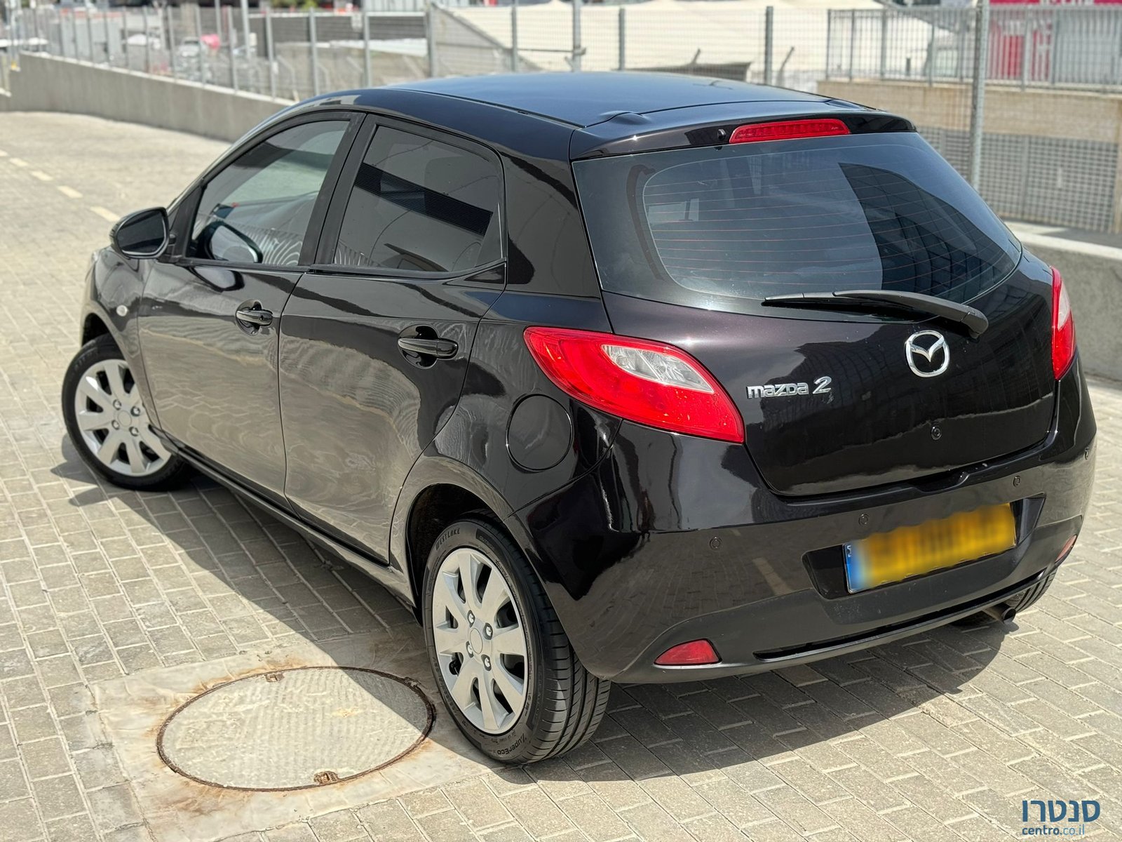 2011' Mazda 2 photo #4