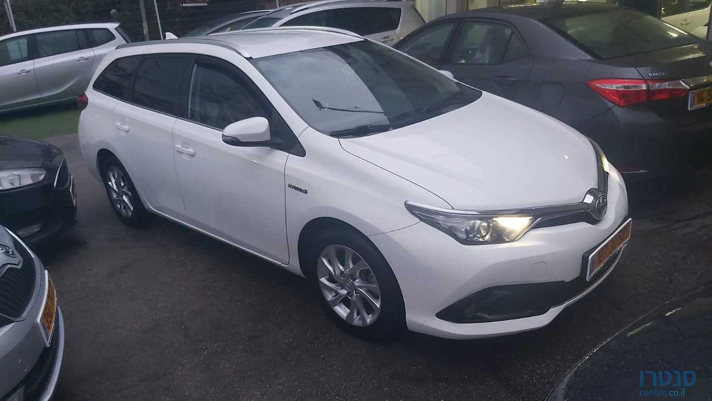 2017' Toyota Auris photo #1