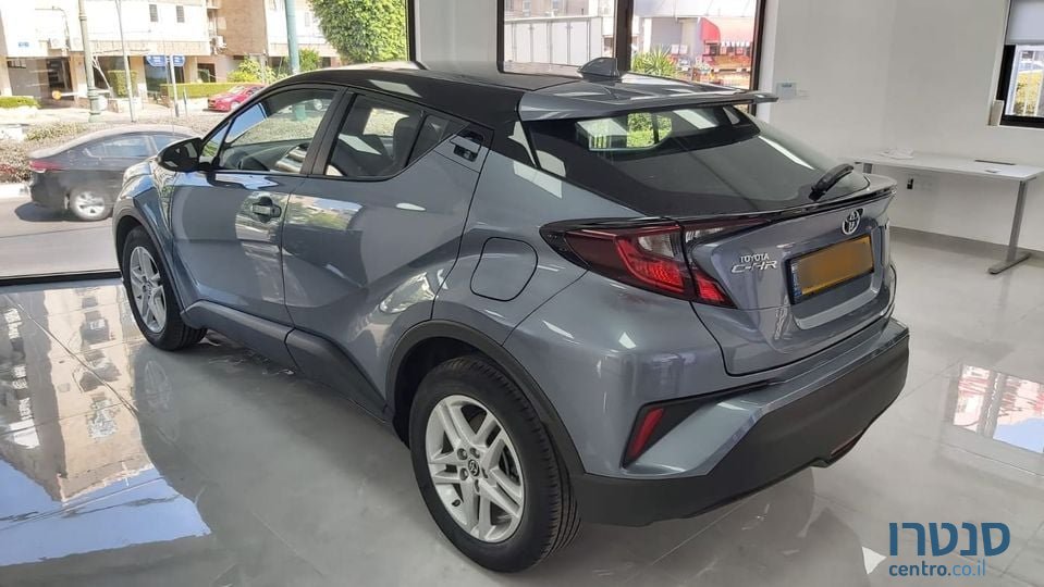 2018' Toyota С-HR photo #2