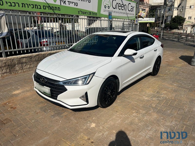 2019' Hyundai Elantra photo #2