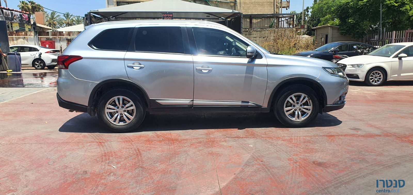 2015' Mitsubishi Outlander photo #1