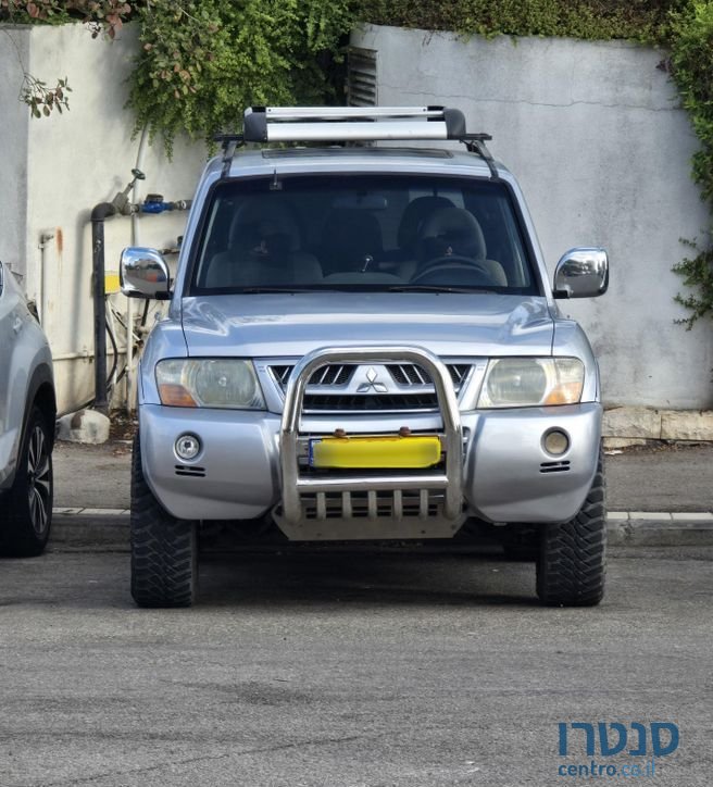 2004' Mitsubishi Pajero מיצובישי פג'רו photo #2