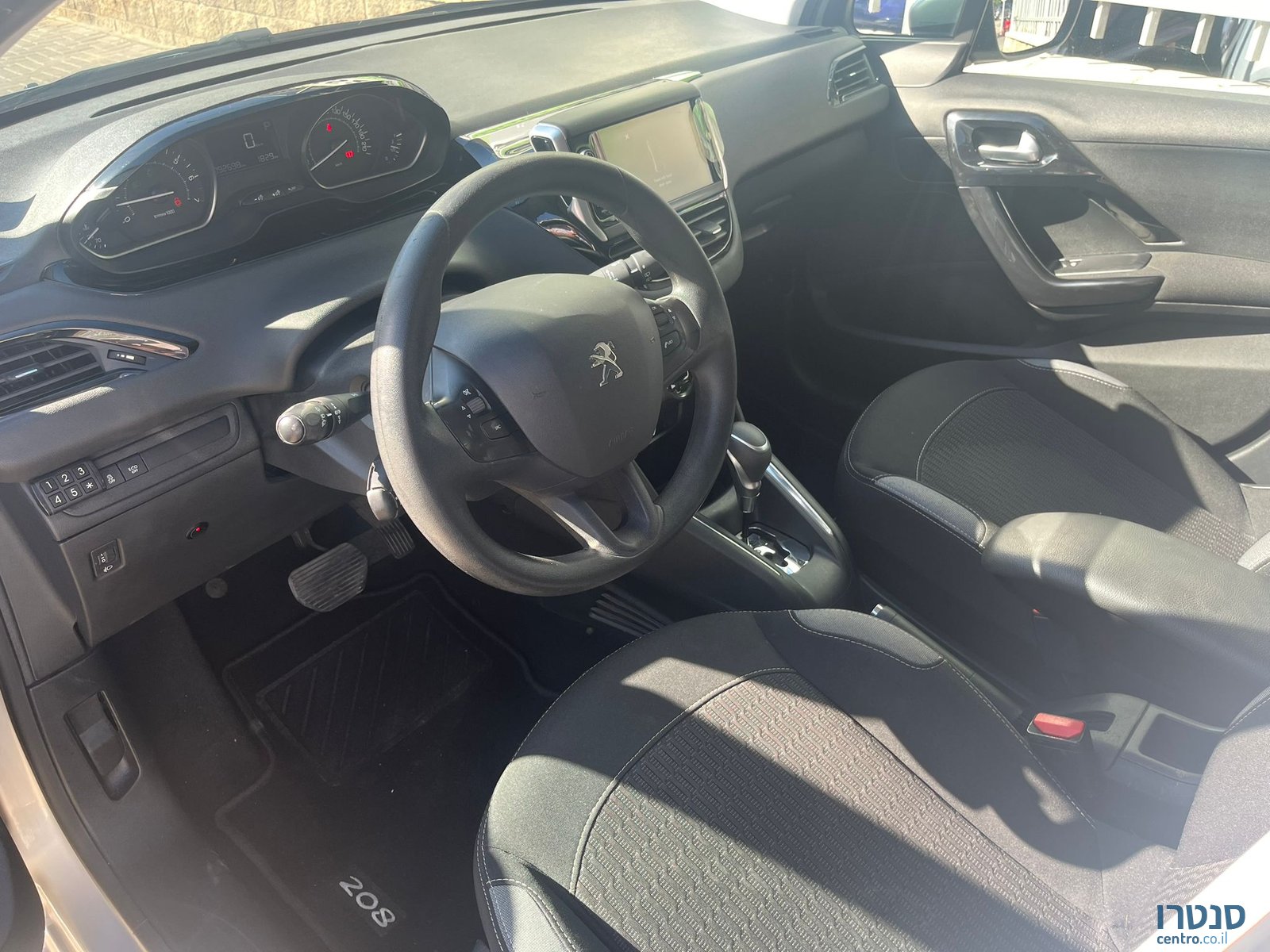 2018' Peugeot 208 photo #2