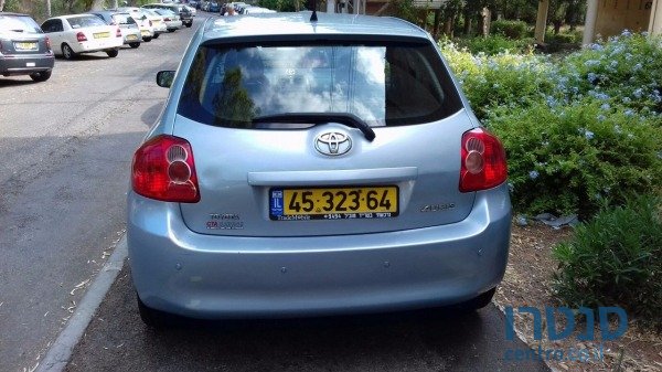 2008' Toyota Auris photo #2