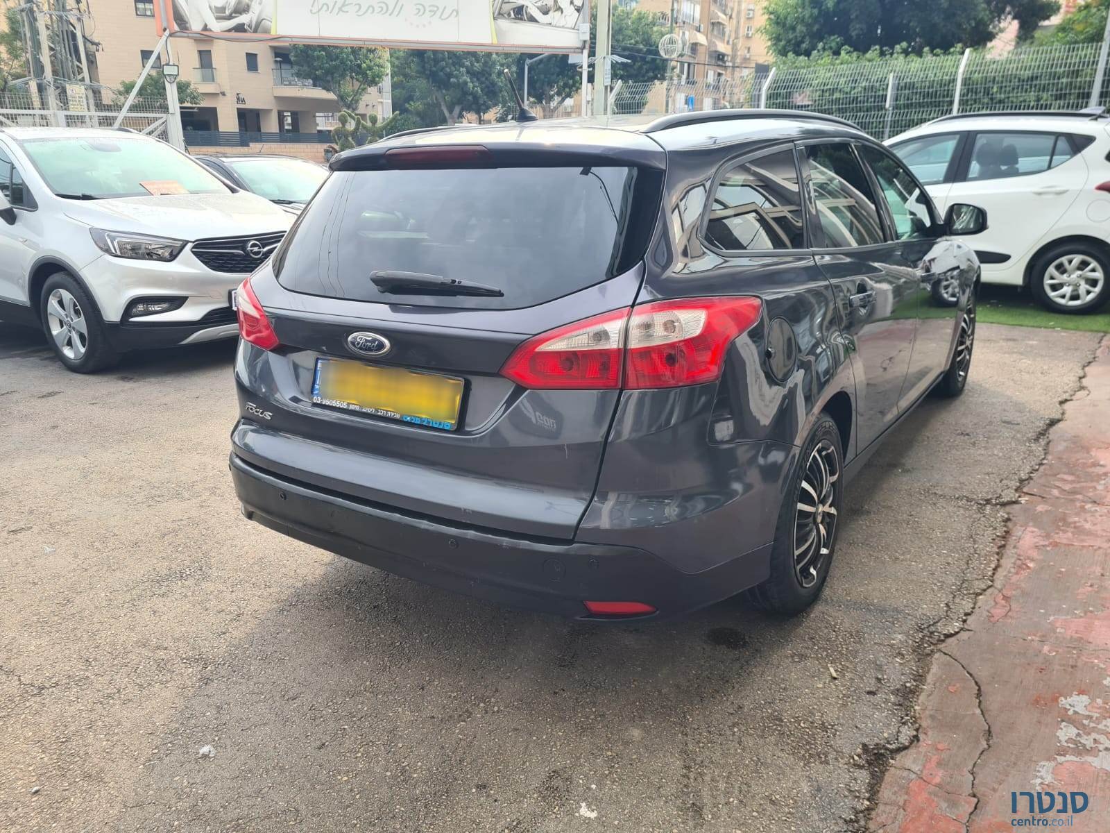 2012' Ford Focus photo #3