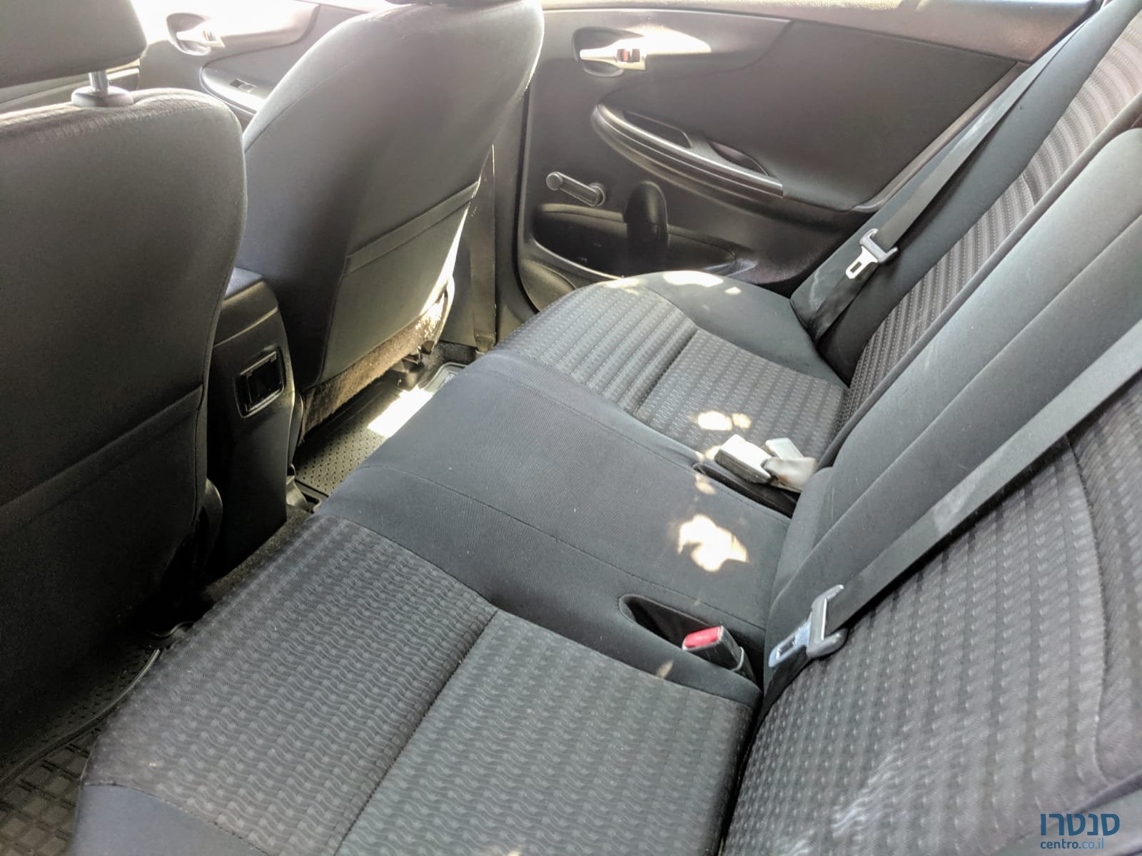 2011' Toyota Corolla photo #5