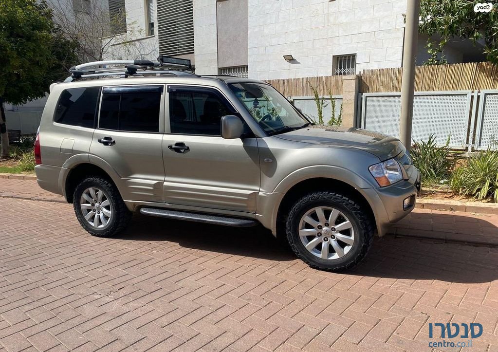 2002' Mitsubishi Pajero מיצובישי פג'רו photo #4