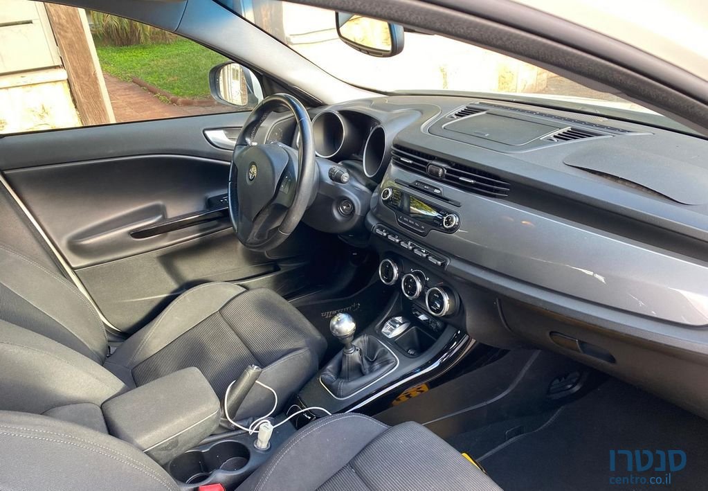 2013' Alfa Romeo Giulietta אלפא רומיאו ג'ולייטה photo #4