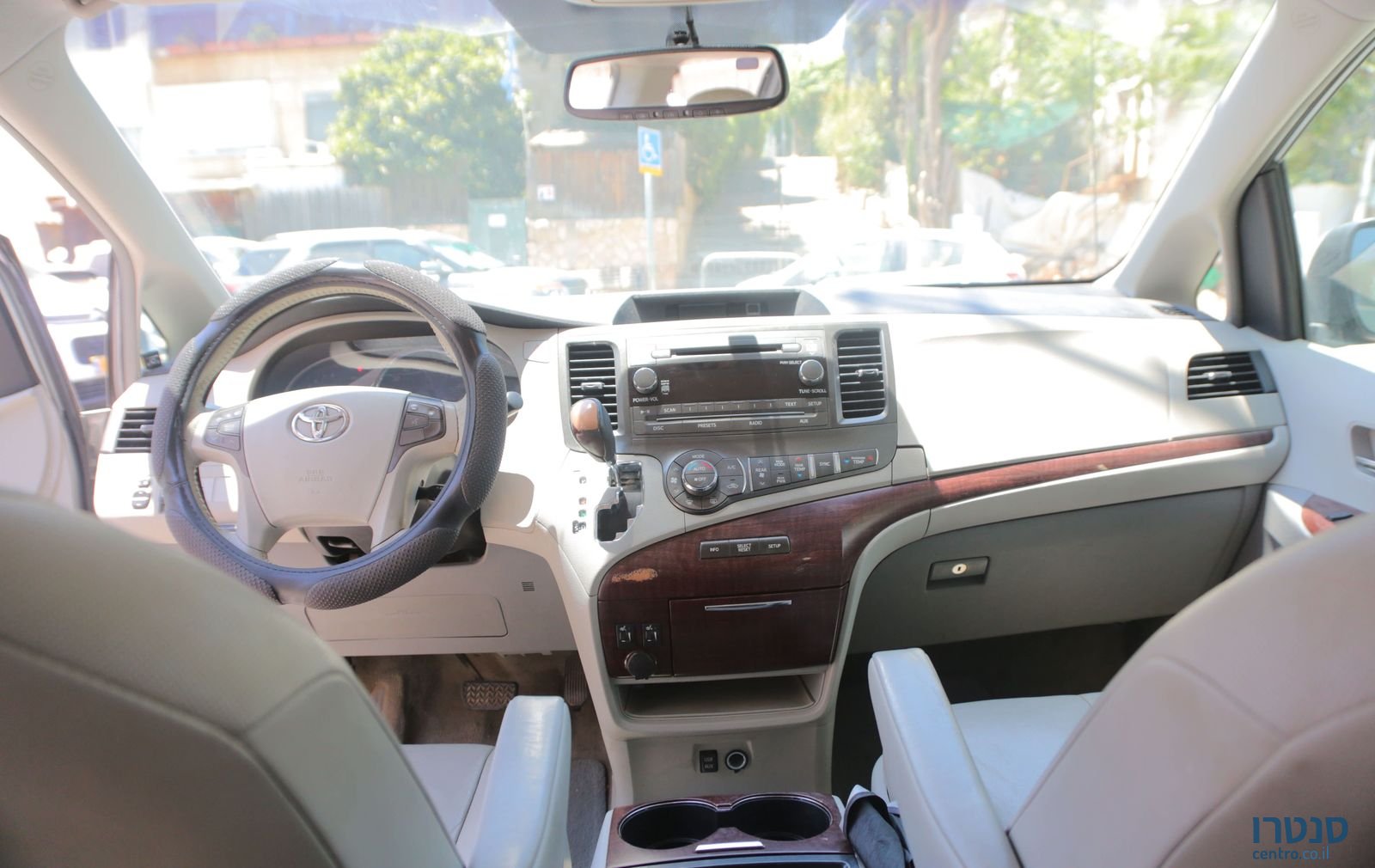 2011' Toyota Sienna טויוטה סיינה photo #6