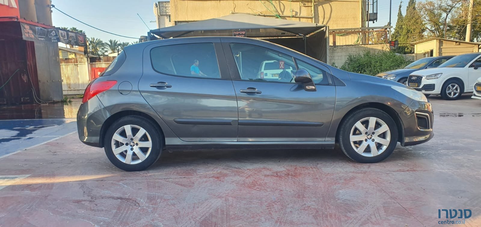 2012' Peugeot 308 photo #6