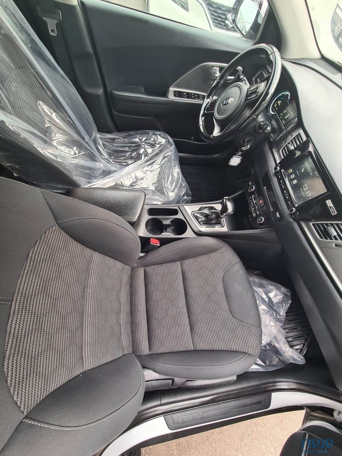 2019' Kia Niro photo #5