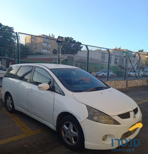 2010' Mitsubishi Grandis מיצובישי גרנדיס photo #5