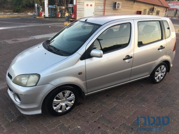 2003' Daihatsu YRV photo #1