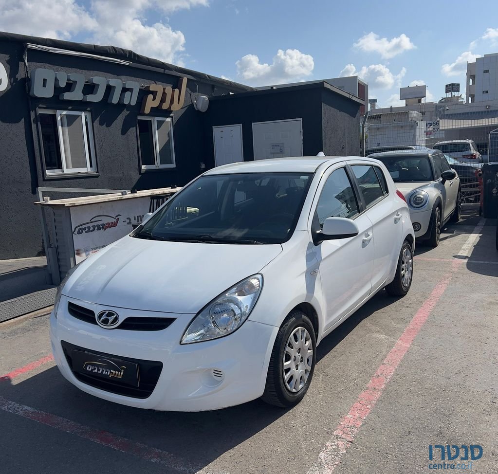 2012' Hyundai i20 יונדאי photo #3